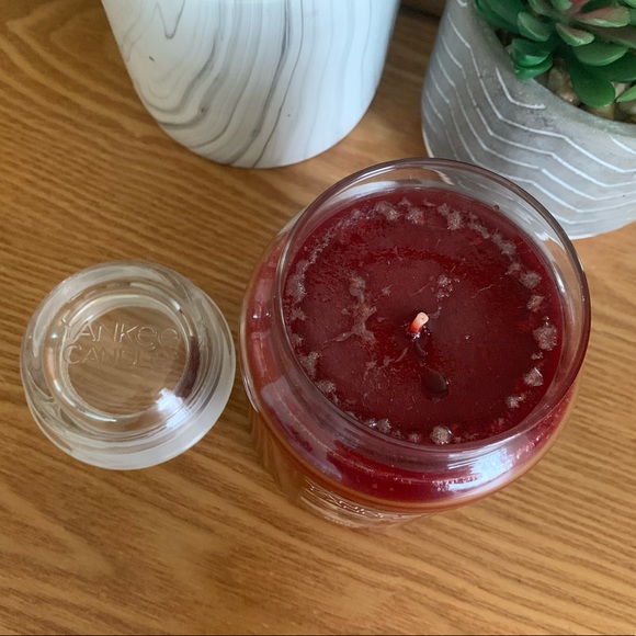 YANKEE Apple Cider scented candle - Picture 3 of 4